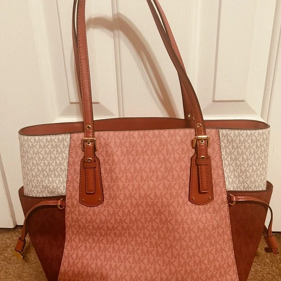 Michael Kors Rose and Beige Signature Tote - Picture 2 of 7